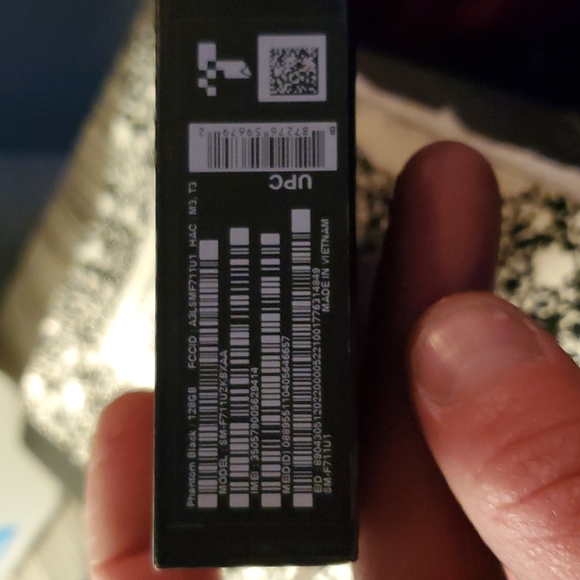 Samsung Galaxy Flip3 5G (unlocked) - Picture 2 of 5